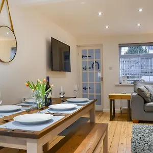 oasis-cottage-whitby.yorkshirehotels.net/